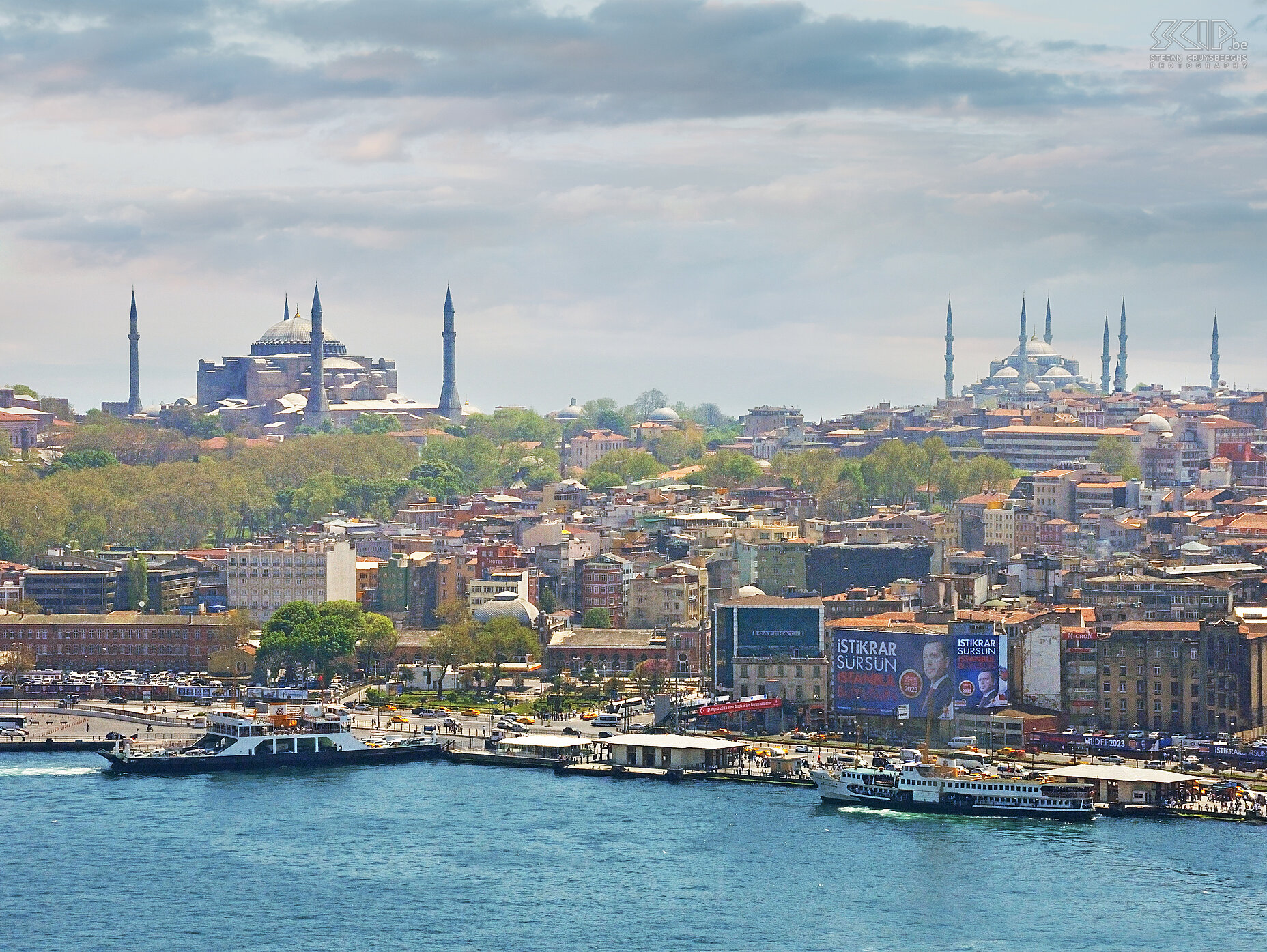 Istanbul - Galata toren De Galatatoren is het hoogste punt in Instanbul en geeft een prachtig zicht op de oude stad met de Nieuwe moskee en  Süleymaniye-moskee. Stefan Cruysberghs